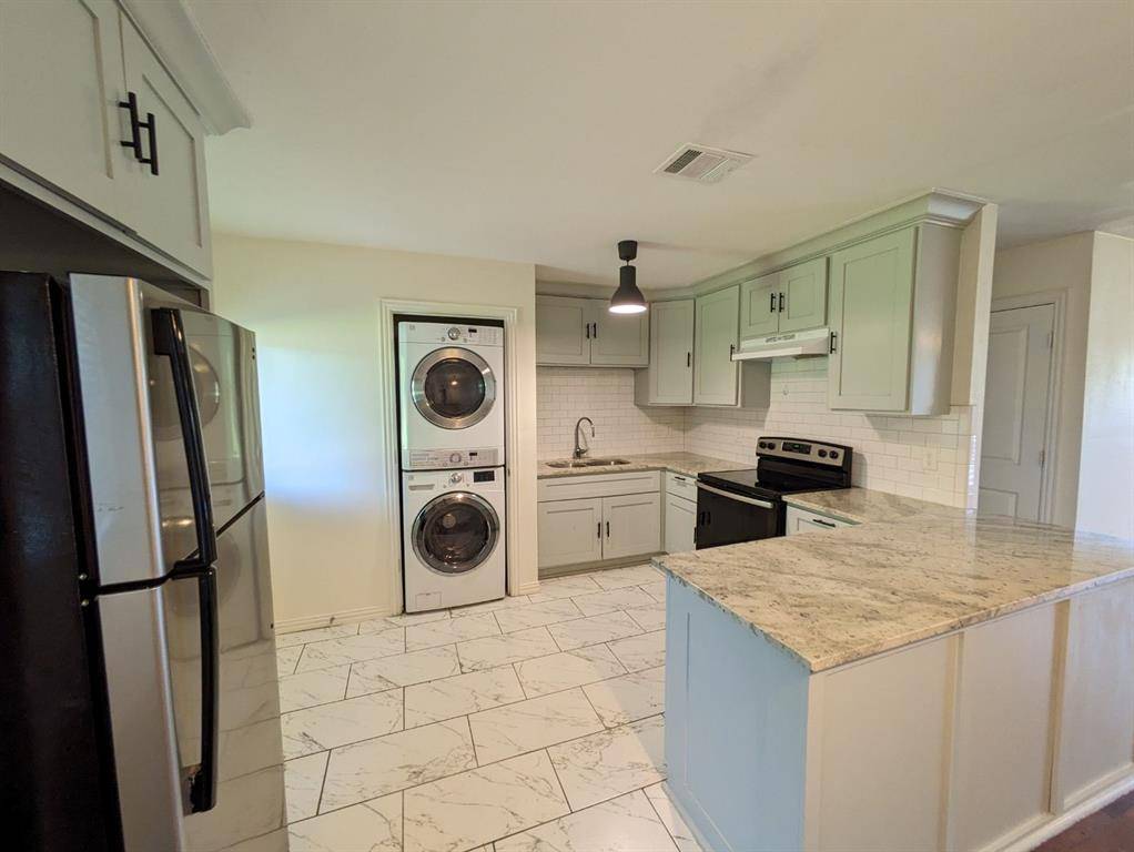 401 Redbud Lane, Wilmer, TX 75172