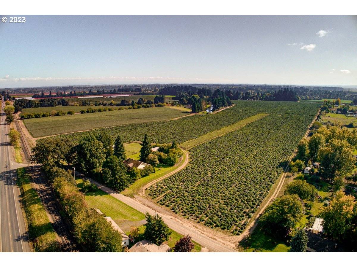 13750 SE LOCKS LOOP RD, Dayton, OR 97114