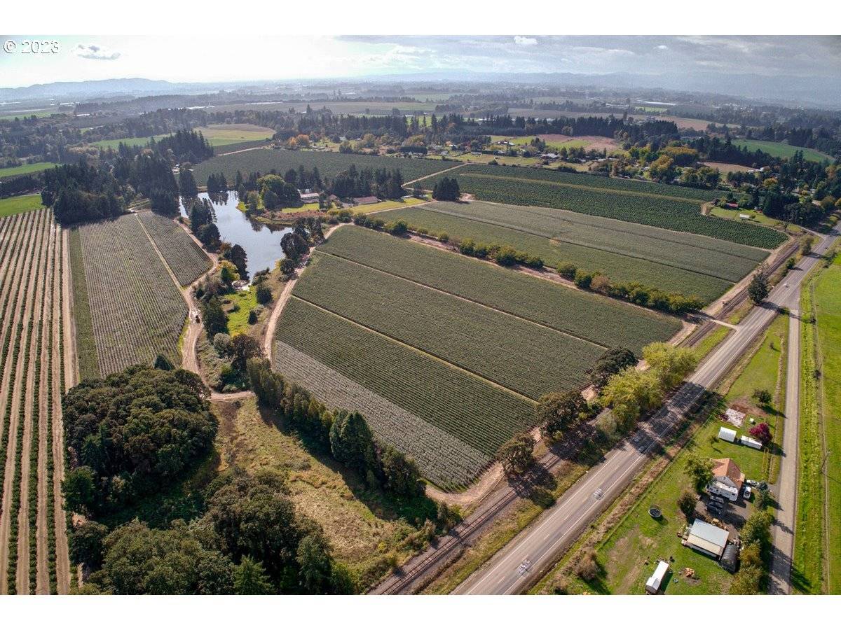13750 SE LOCKS LOOP RD, Dayton, OR 97114