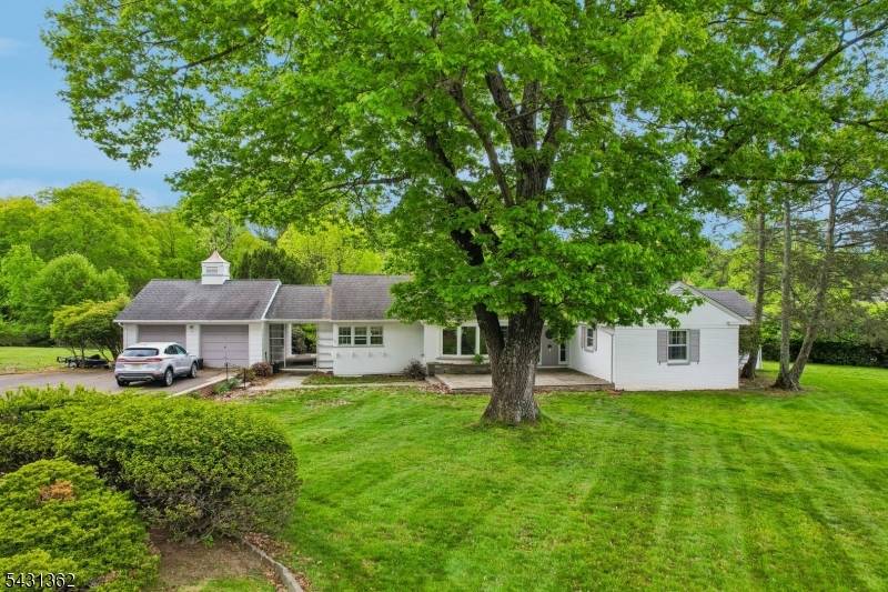 6 Saw Mill Rd, North Haledon Boro, NJ 07508