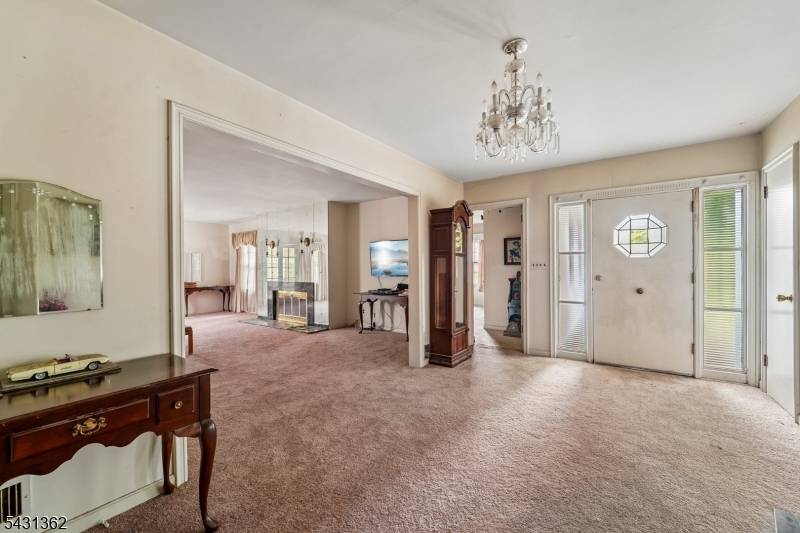 6 Saw Mill Rd, North Haledon Boro, NJ 07508