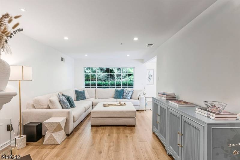 230 Riveredge Dr, Chatham Twp., NJ 07928