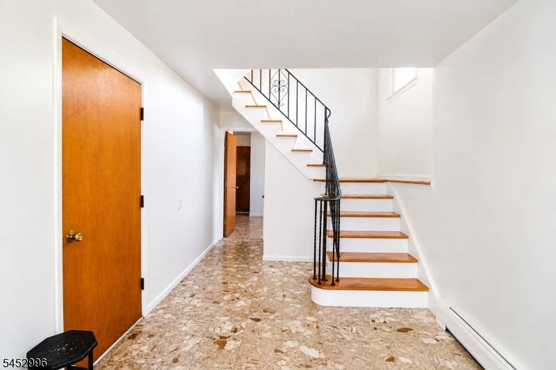 19 Village Pl, Secaucus Town, NJ 07094