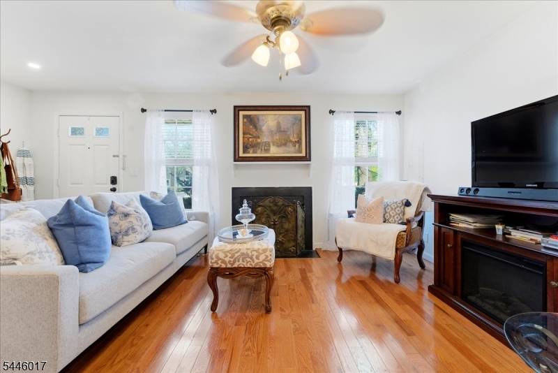 26 Alameda Ct, Eatontown Boro, NJ 07724