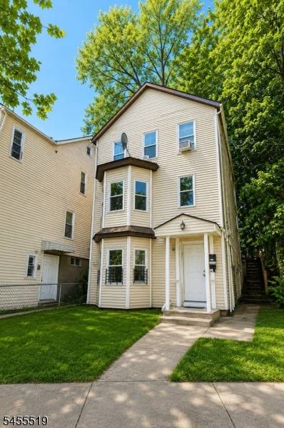 9 Circle Ave, Paterson City, NJ 07522