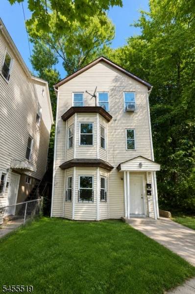 9 Circle Ave, Paterson City, NJ 07522