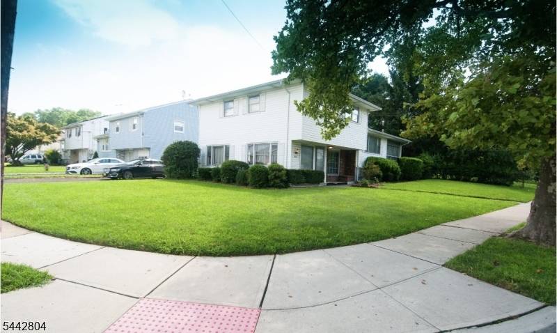 1 Country Club Ln, Elizabeth City, NJ 07208