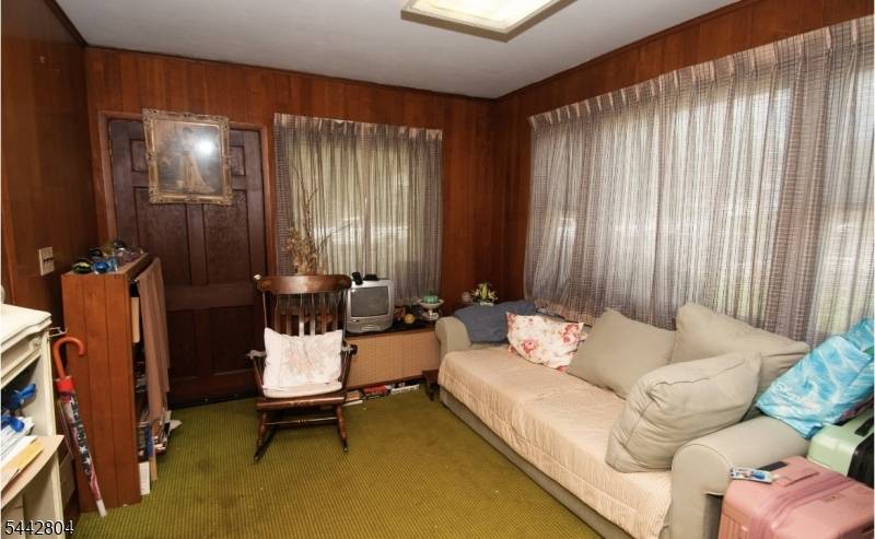 1 Country Club Ln, Elizabeth City, NJ 07208