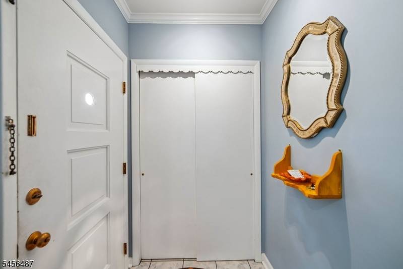 196 Galloping Hill Rd, Roselle Park Boro, NJ 07204