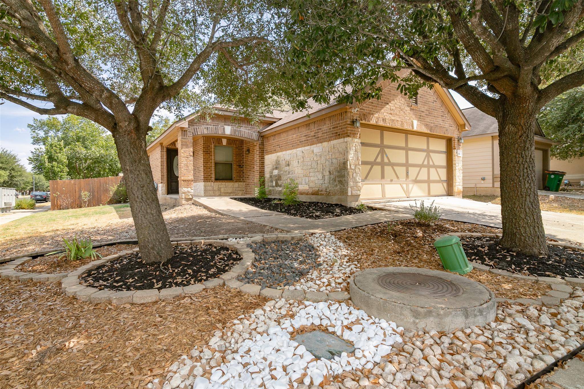 8801 Edmundsbury DR, Austin, TX 78747