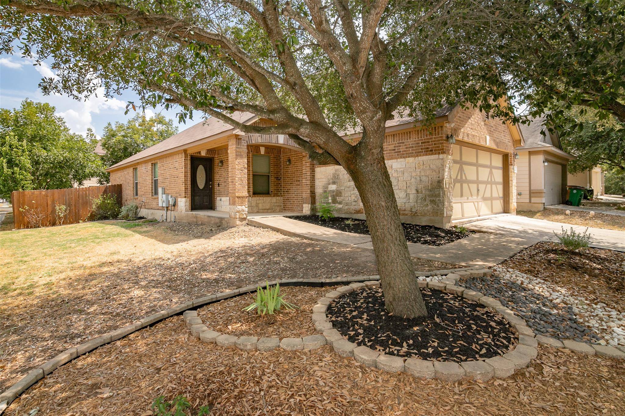 8801 Edmundsbury DR, Austin, TX 78747
