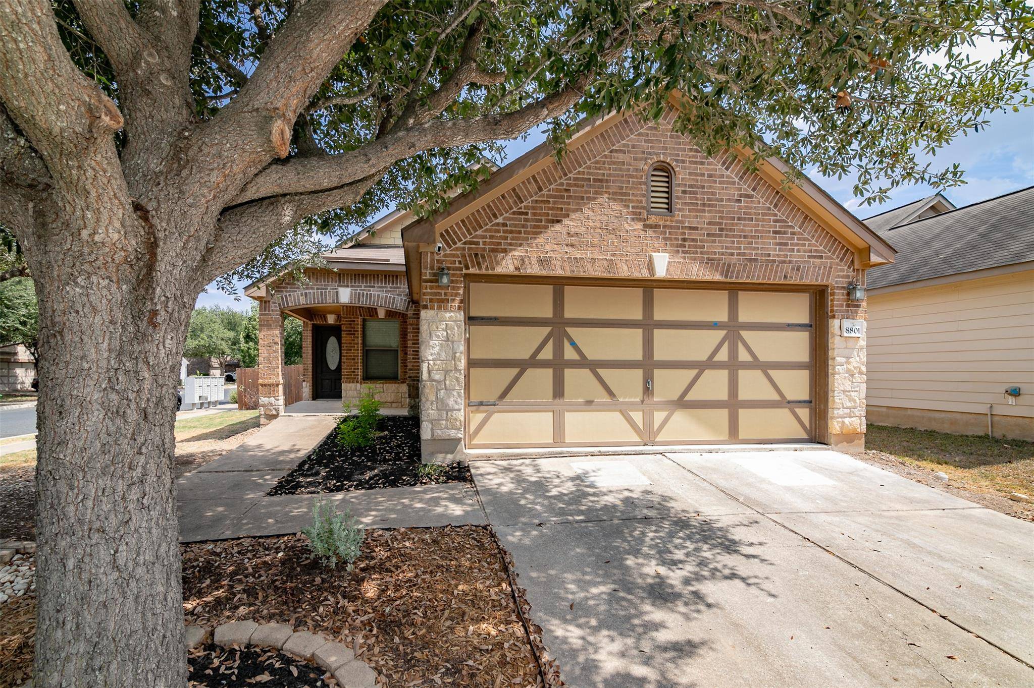 8801 Edmundsbury DR, Austin, TX 78747