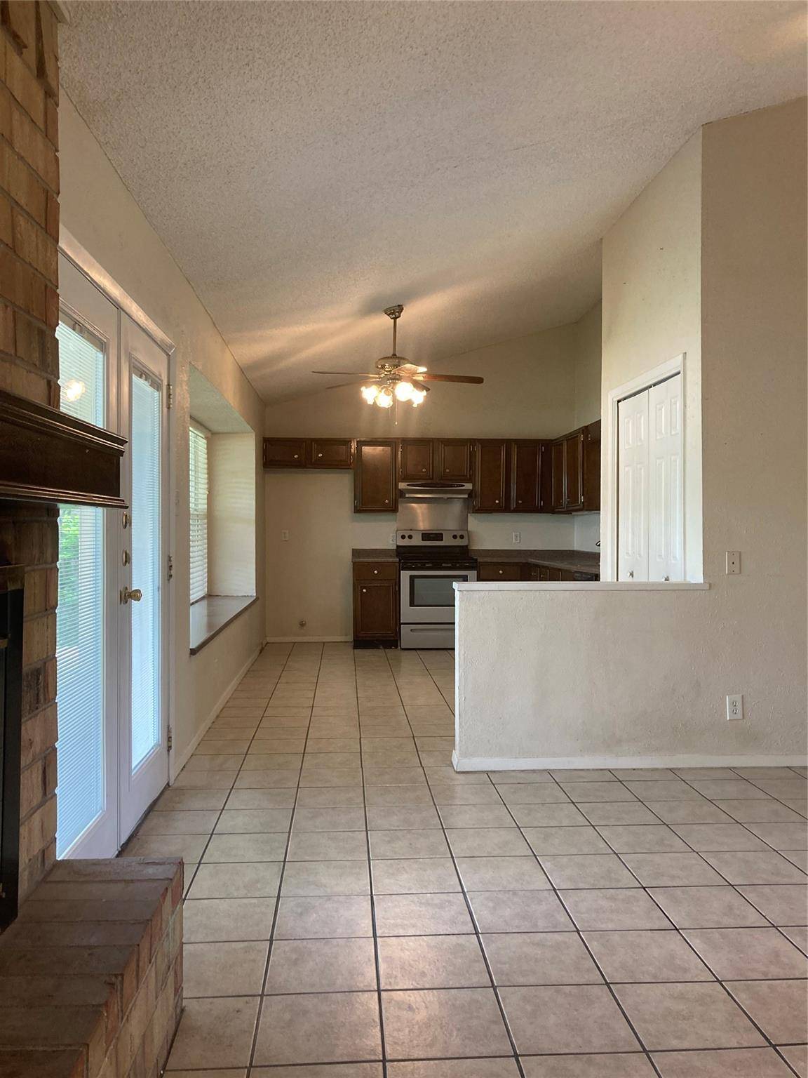 2002 Ridgetop DR, Round Rock, TX 78664