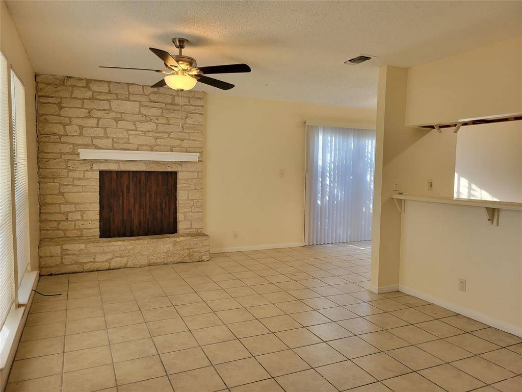 2804 Bull RUN #A, Taylor, TX 76574