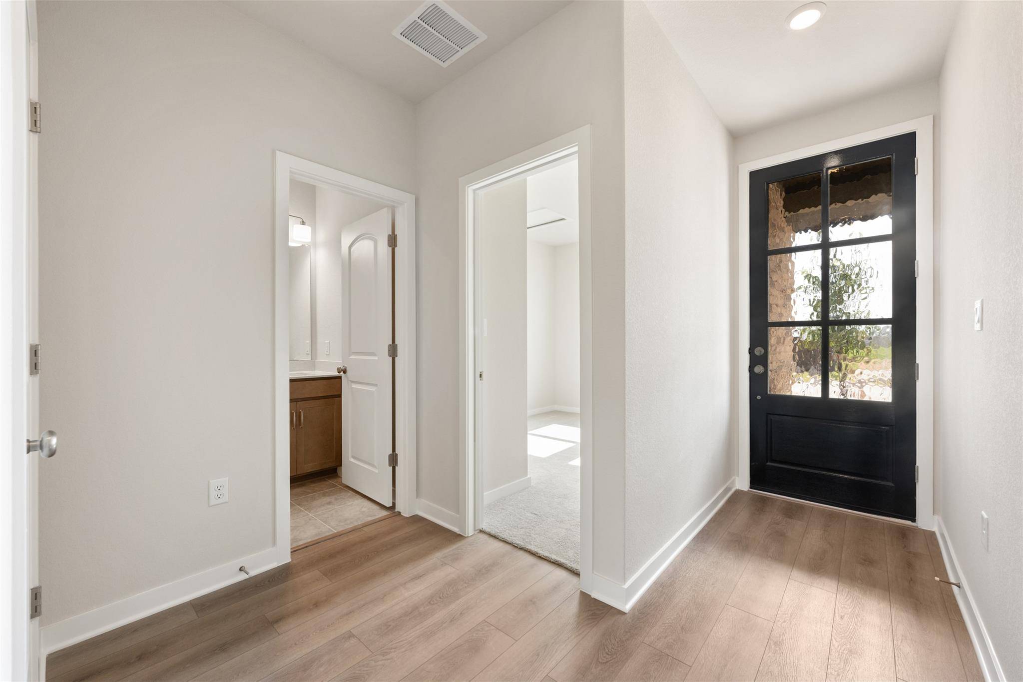 200 Willow Heights DR, Hutto, TX 78634