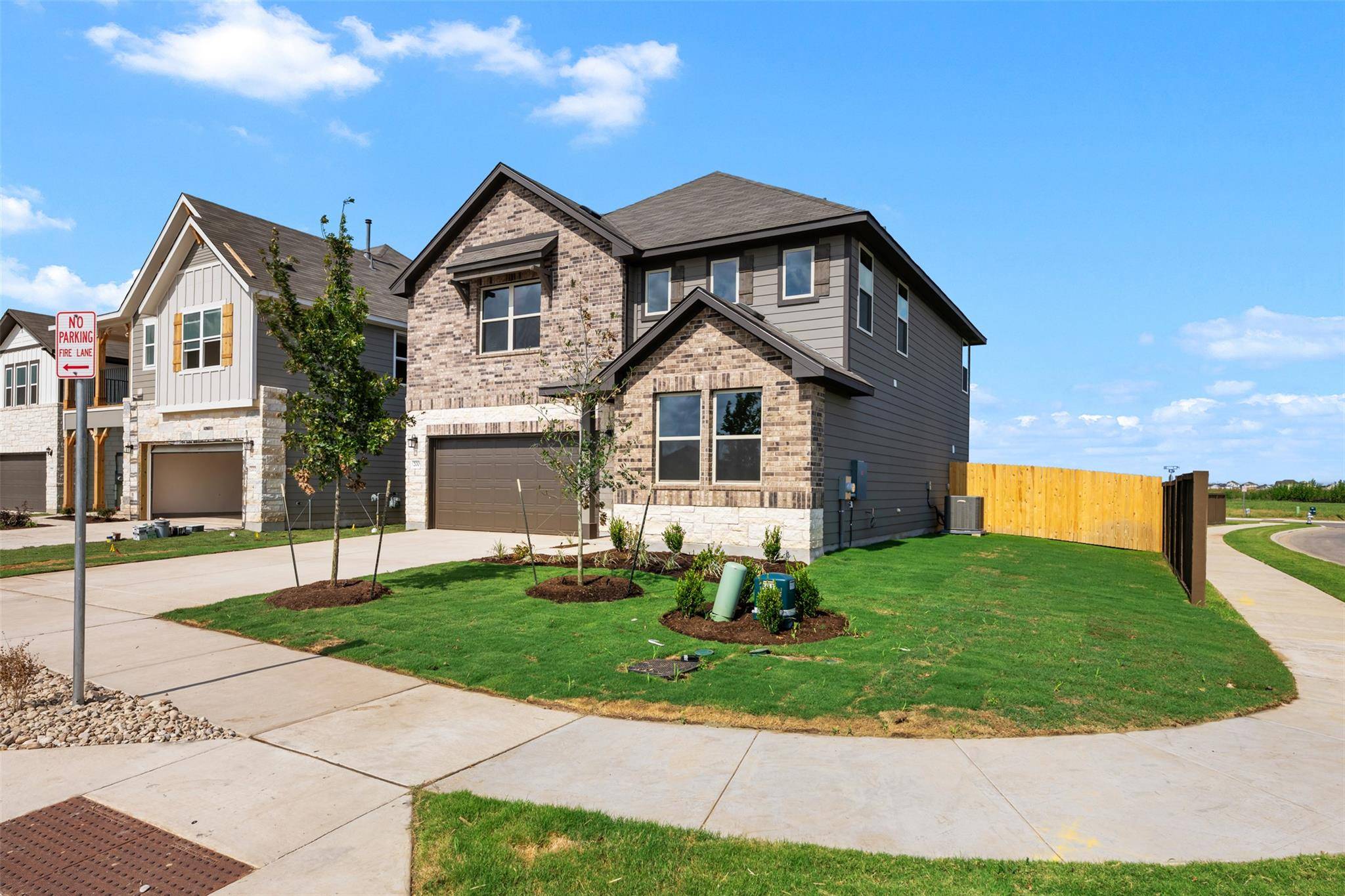 200 Willow Heights DR, Hutto, TX 78634