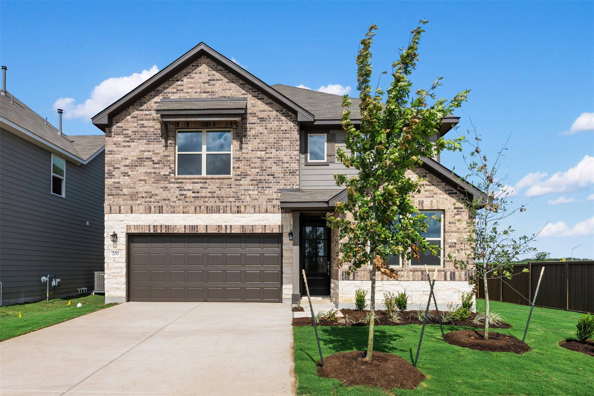 200 Willow Heights DR, Hutto, TX 78634