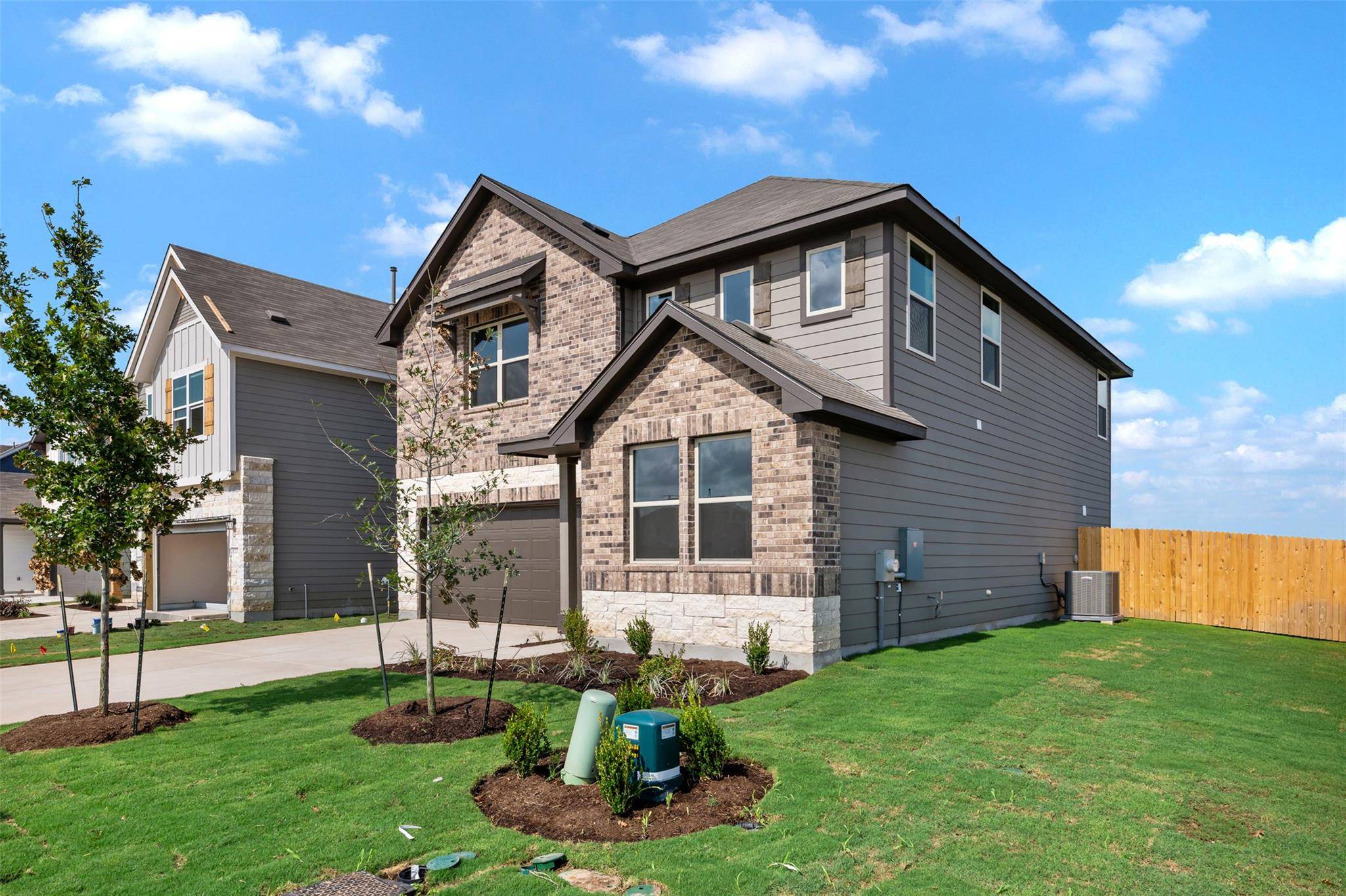 200 Willow Heights DR, Hutto, TX 78634