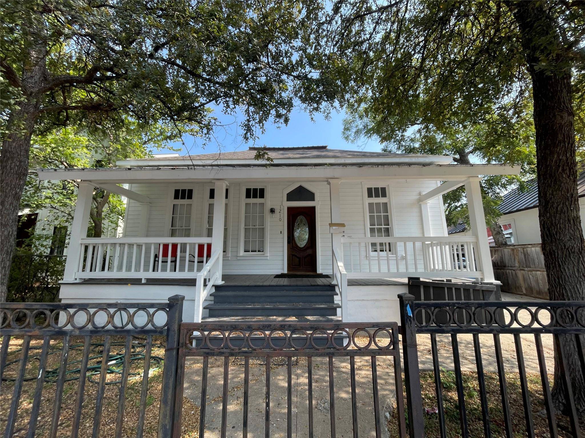 1210 E 3rd ST, Austin, TX 78702