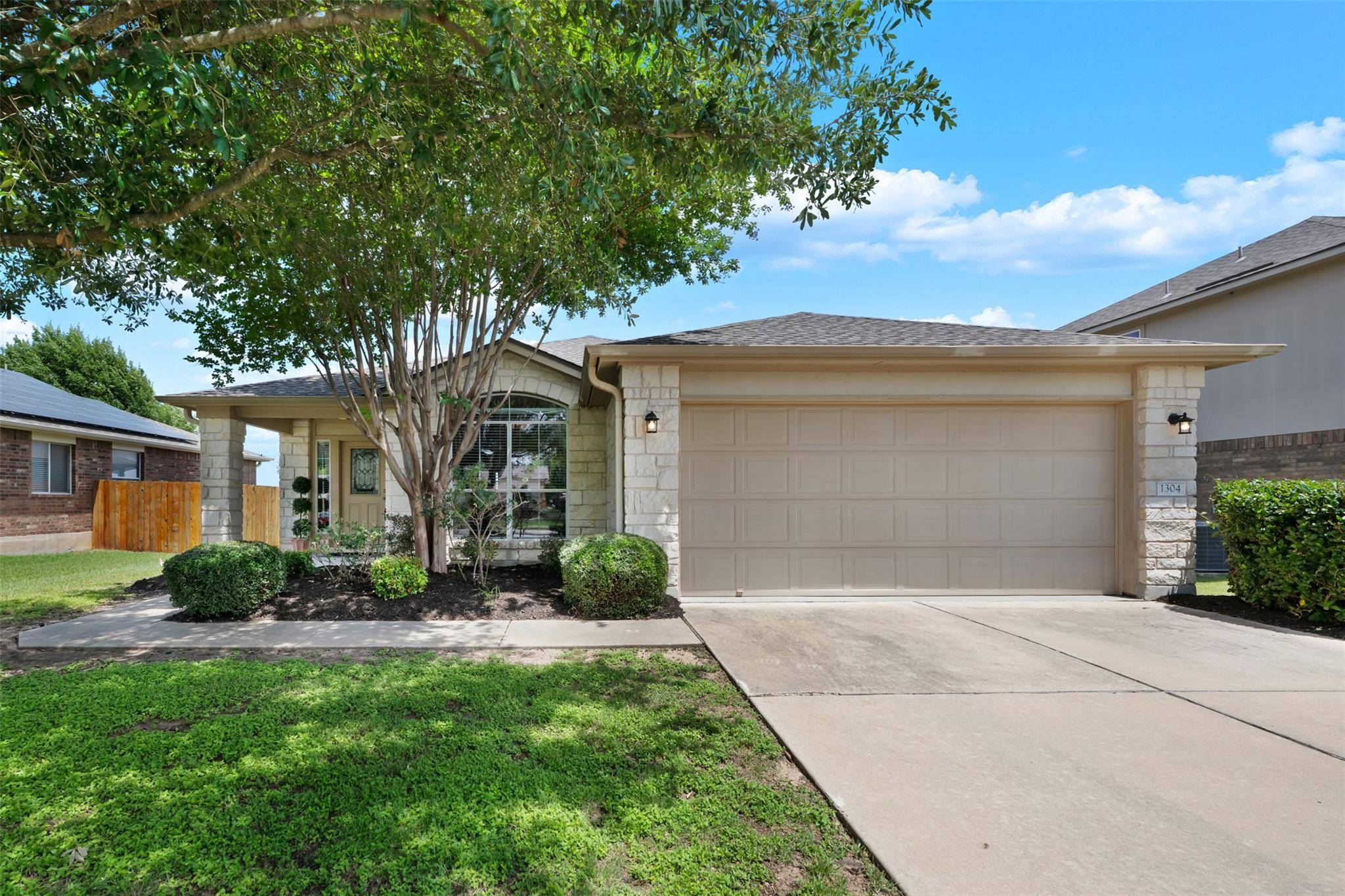 1304 Hensley DR, Leander, TX 78641