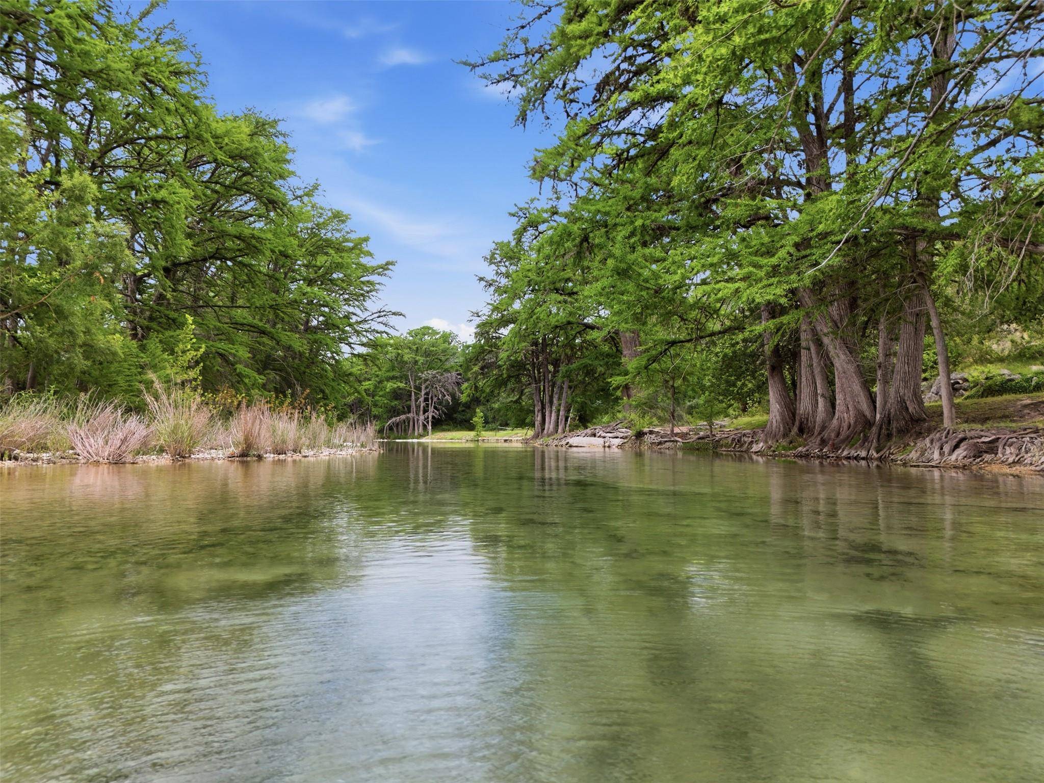 1260 Magers RD, Concan, TX 78801