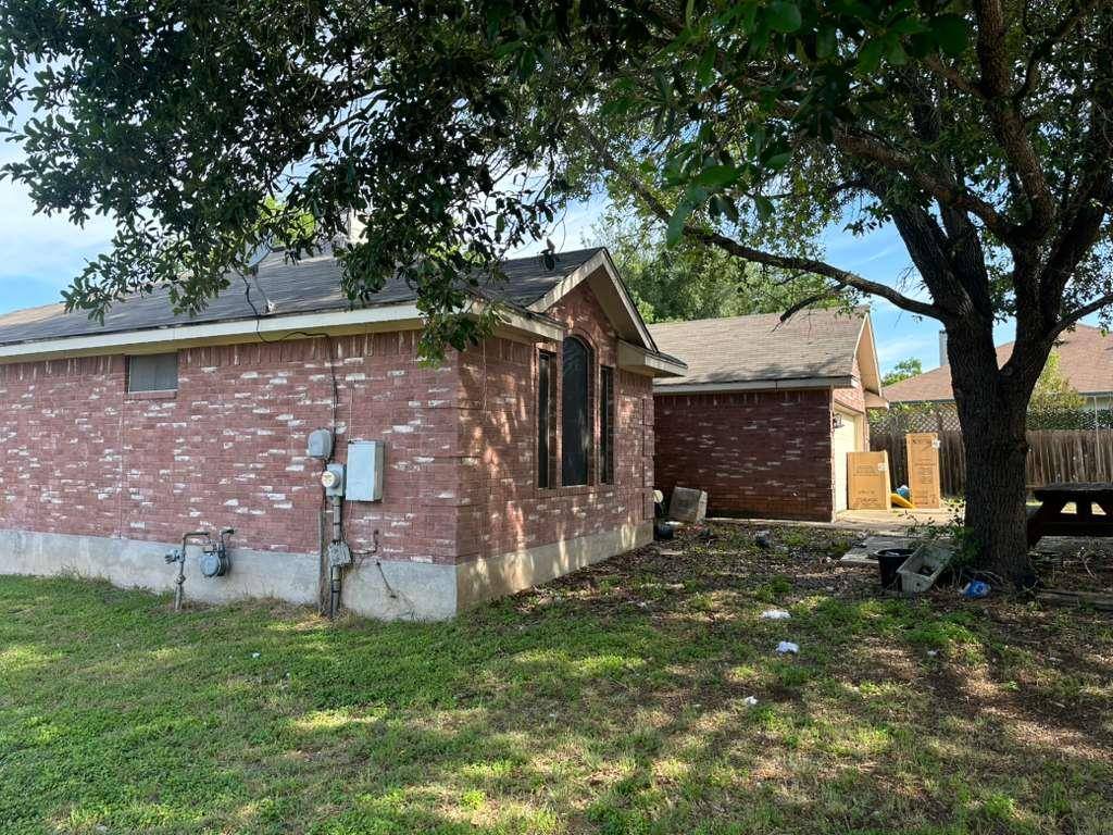 7220 Proud Panda Dr, Del Valle, TX 78617