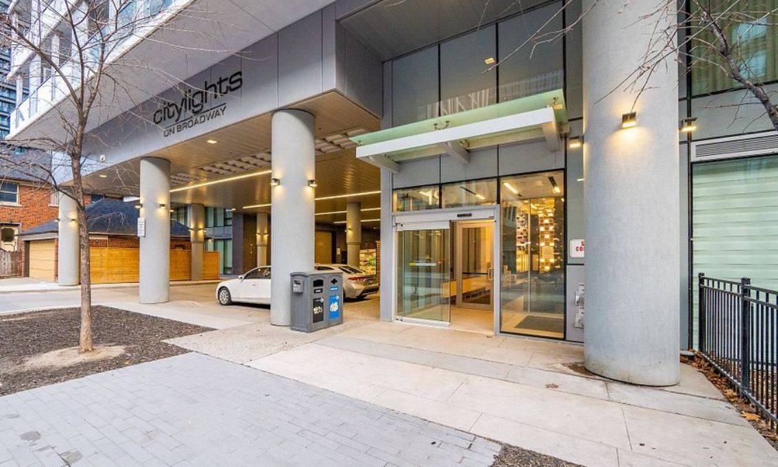 195 Redpath AVE #2214, Toronto C10, ON M4P 0E4