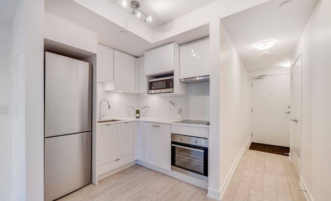 195 Redpath AVE #2214, Toronto C10, ON M4P 0E4