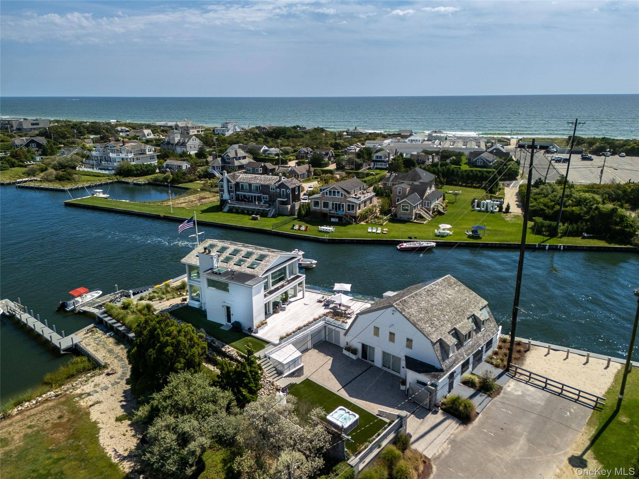 38 Beach LN, Quogue, NY 11959