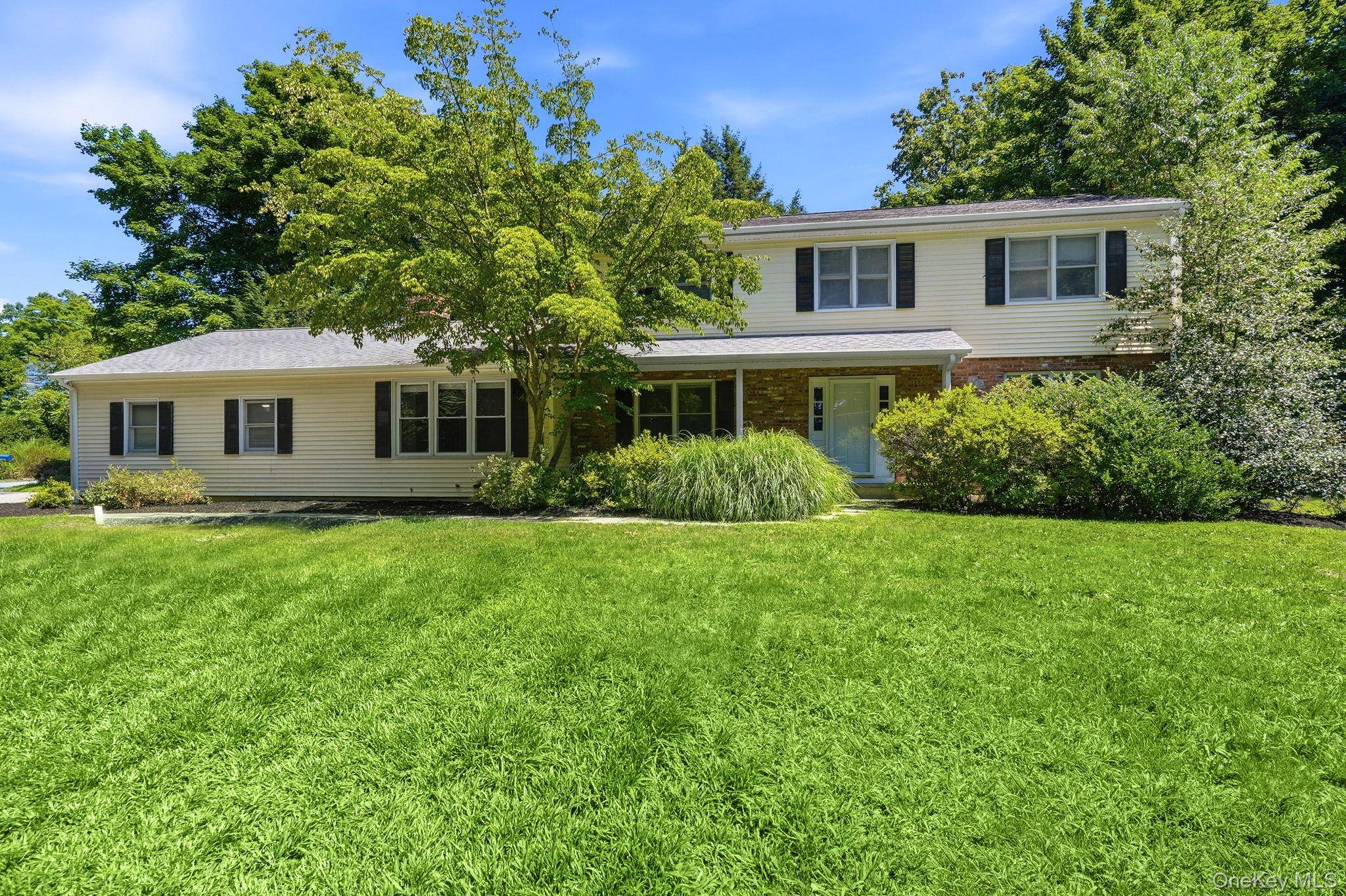 5 Hampton PL, Katonah, NY 10536