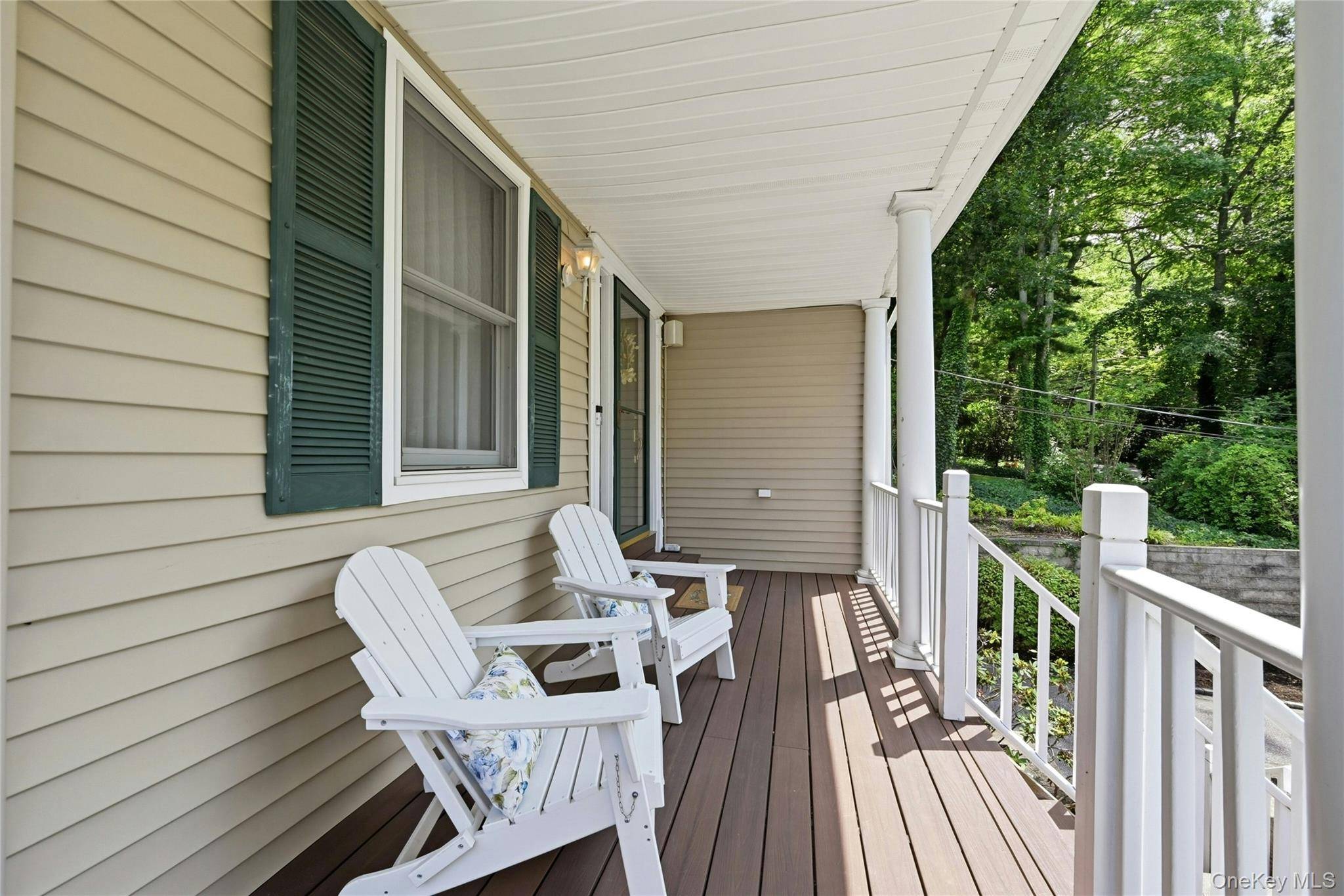 7 Cotswold DR, Centerport, NY 11721
