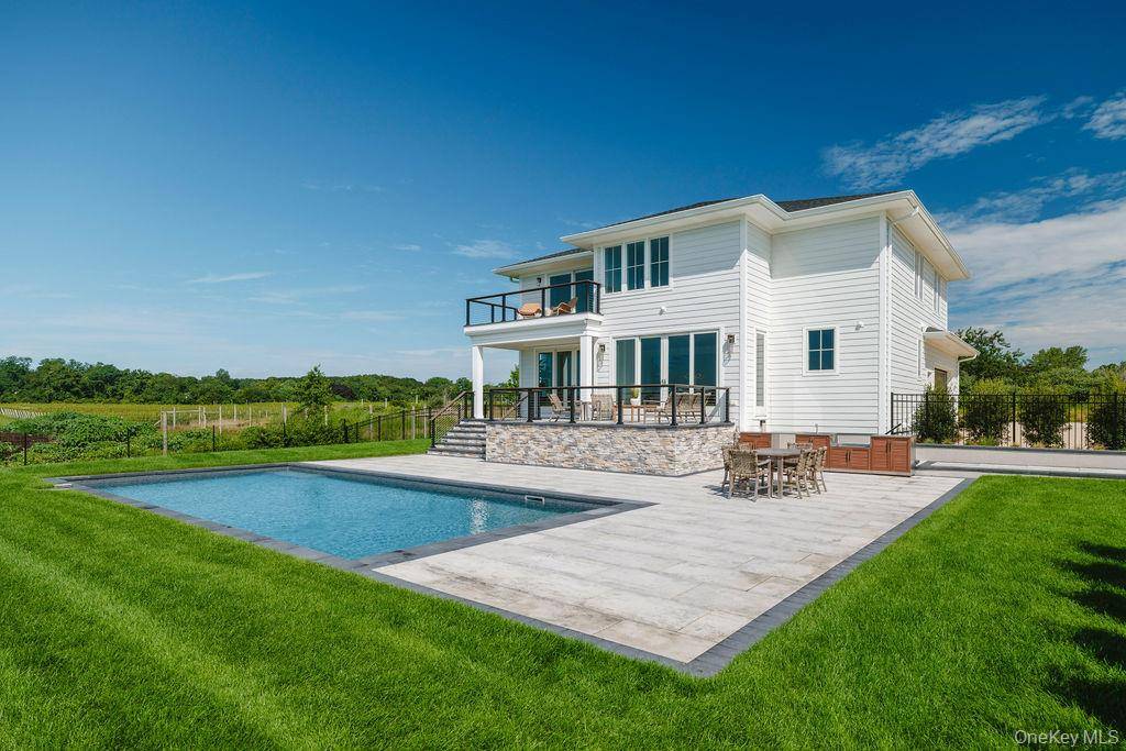 1135 Wildberry LN, Southold, NY 11971