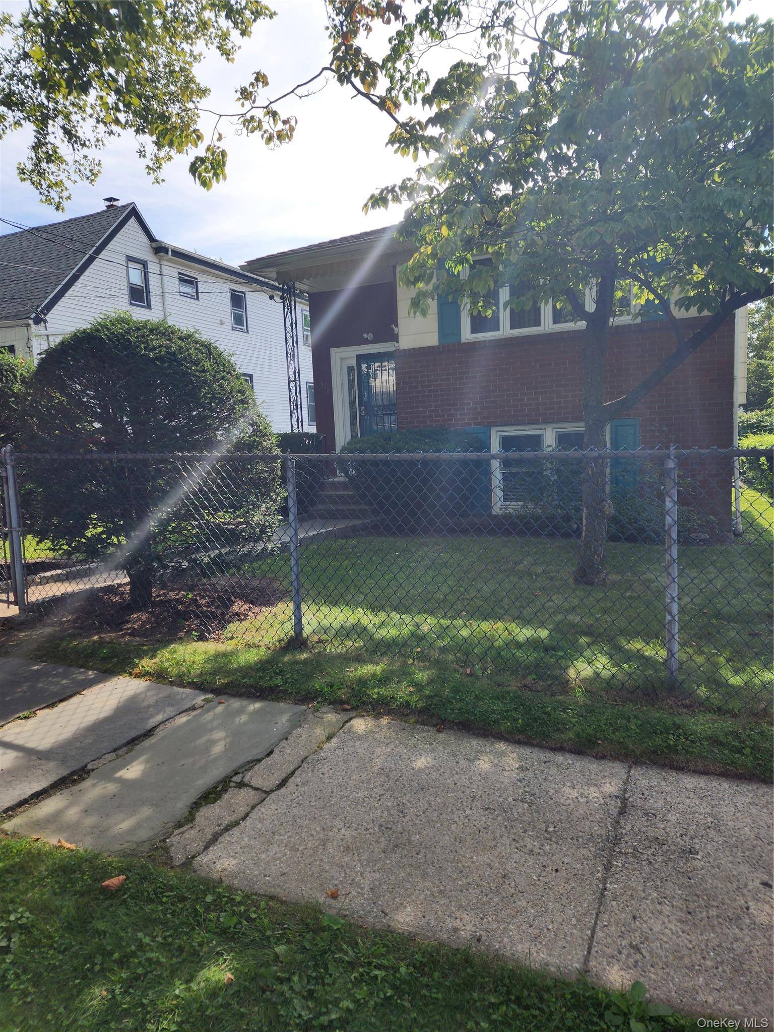 548 S 9th AVE #2, Mount Vernon, NY 10550