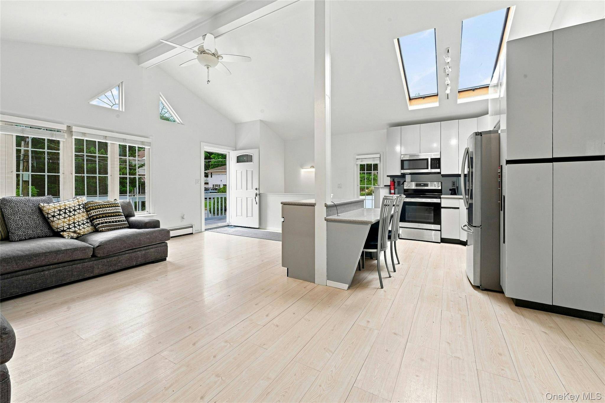 128 Walnut RD, Kings Park, NY 11754