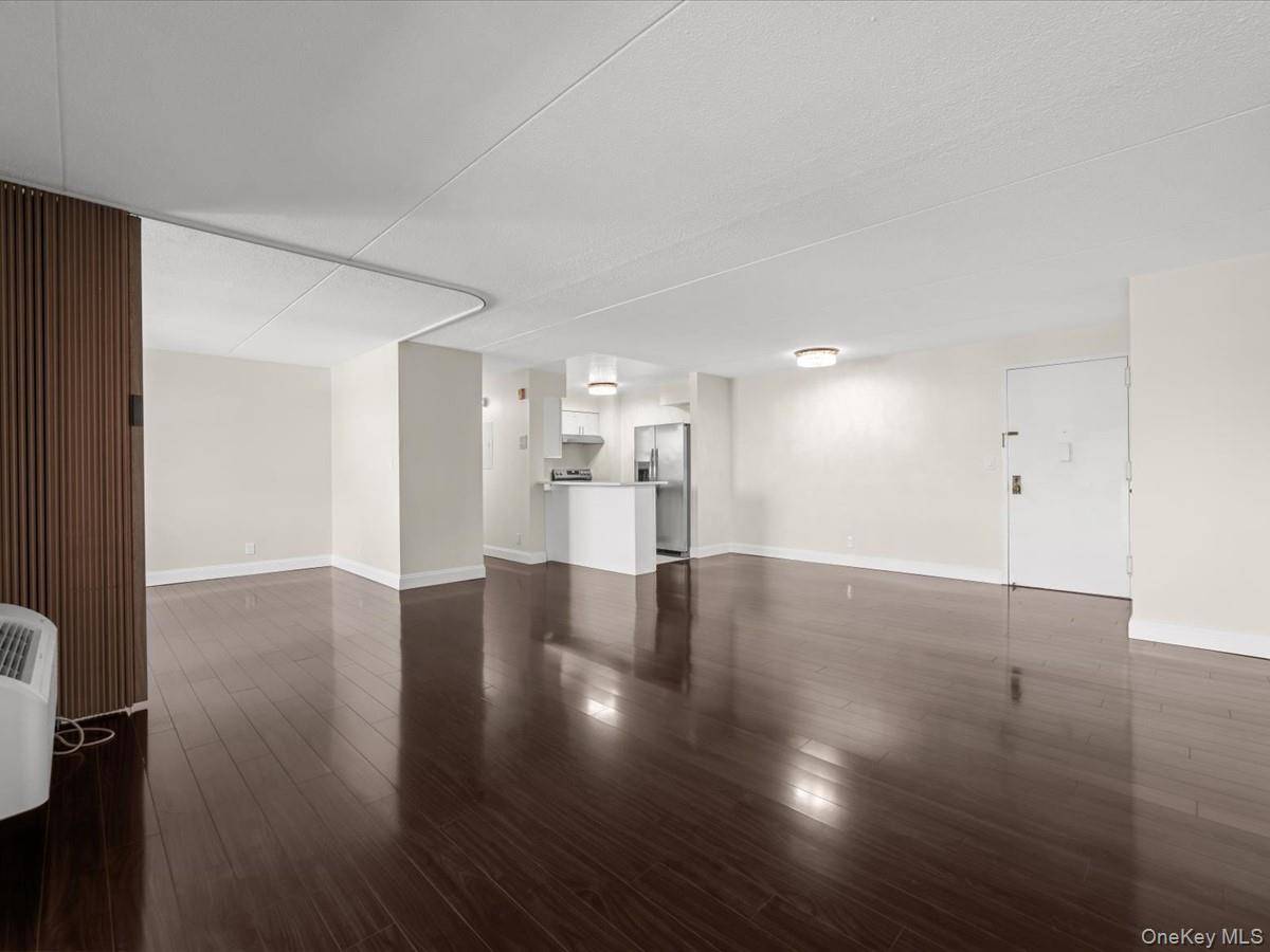 31 Casino ST #3J, Freeport, NY 11520