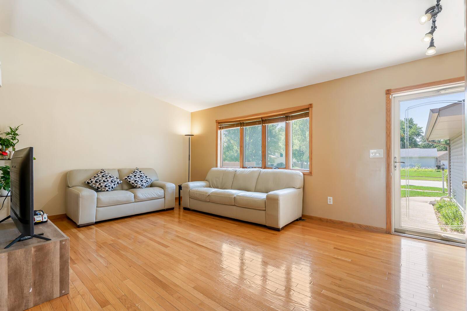 2994 Barberry Drive, Hobart, IN 46342