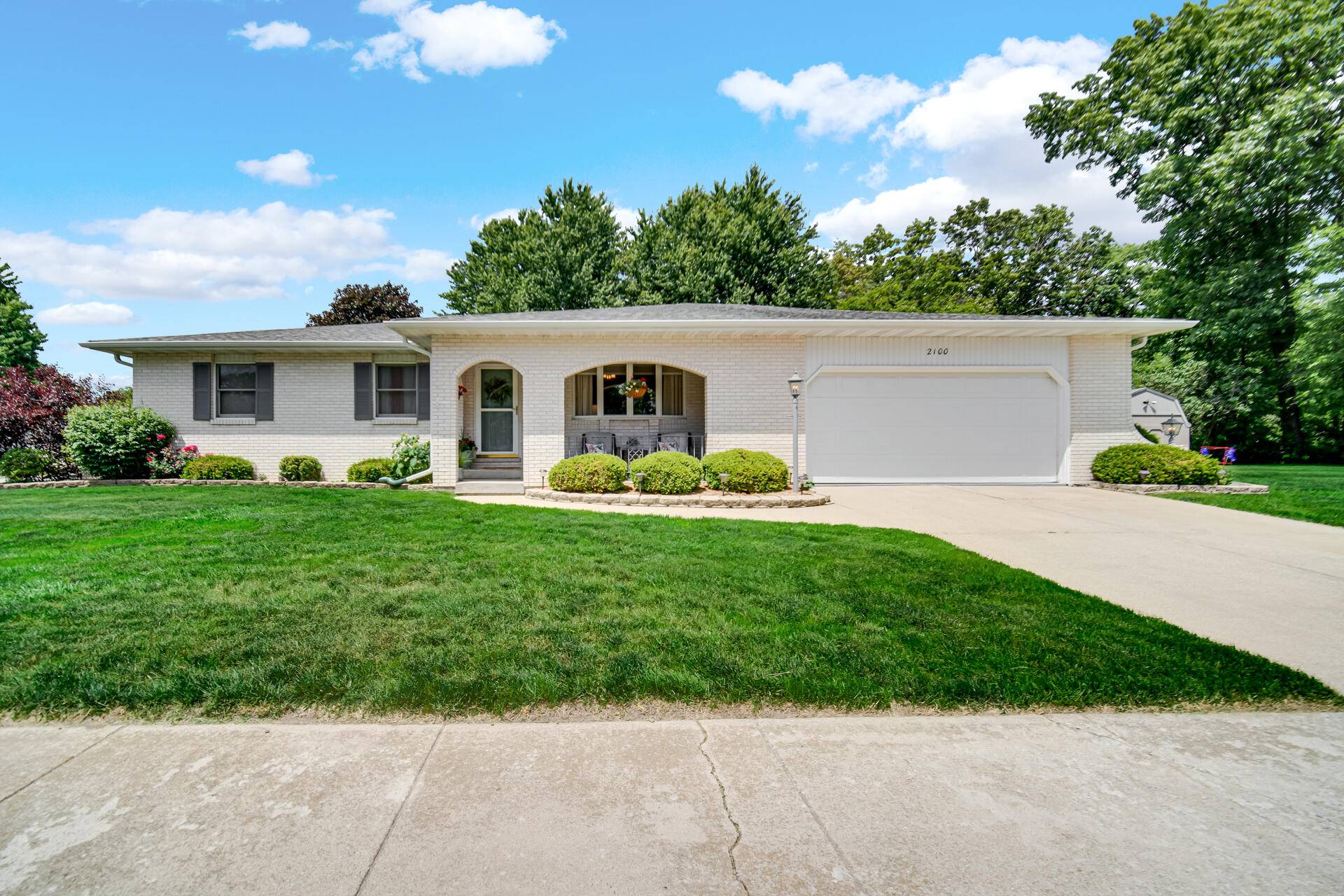 2100 E 9th Place, Hobart, IN 46342