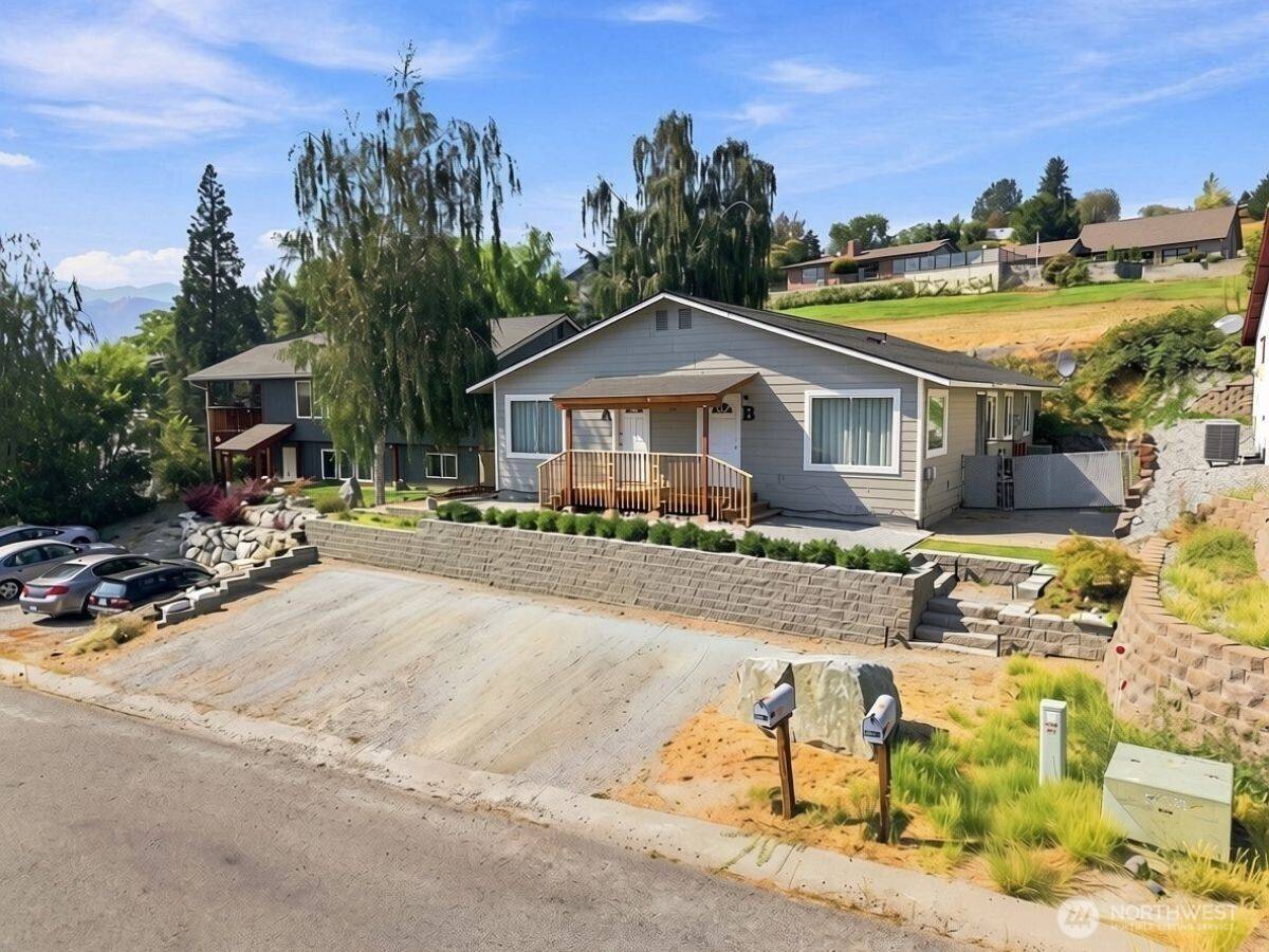 380 N Shore CT, Manson, WA 98831