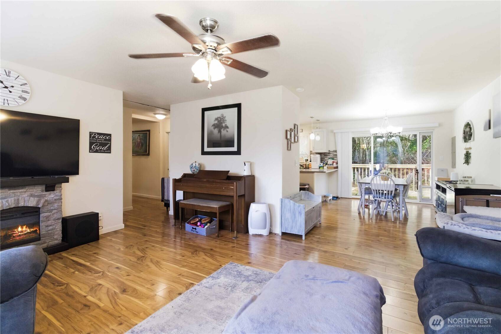 421 McAdams RD E, Longview, WA 98632