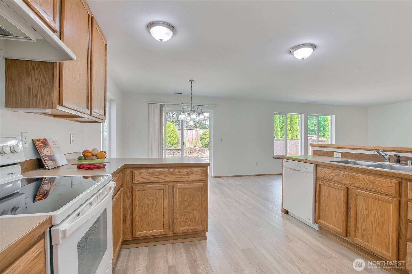 23704 SE 243rd PL, Maple Valley, WA 98038