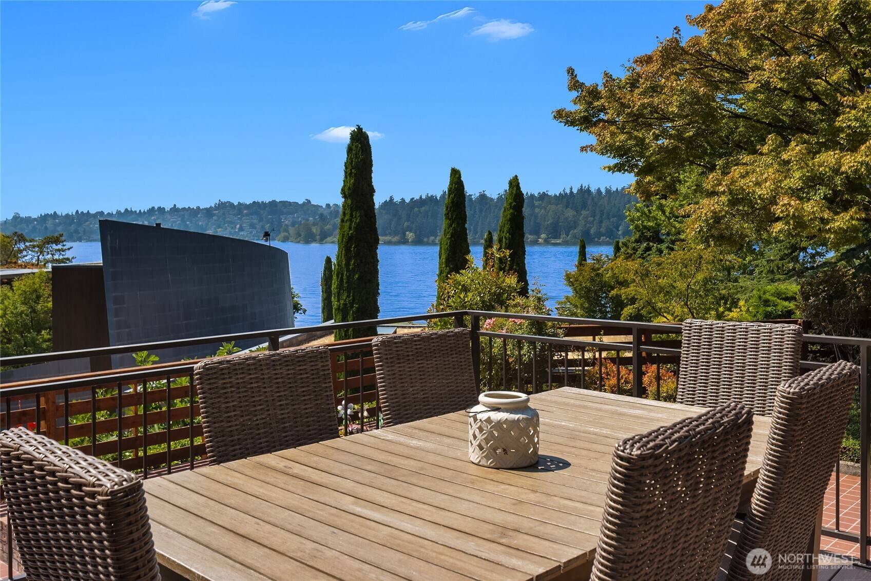 5919 77th AVE SE, Mercer Island, WA 98040