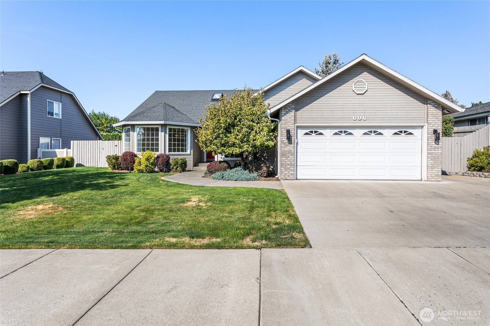 606 S 56th AVE, Yakima, WA 98908