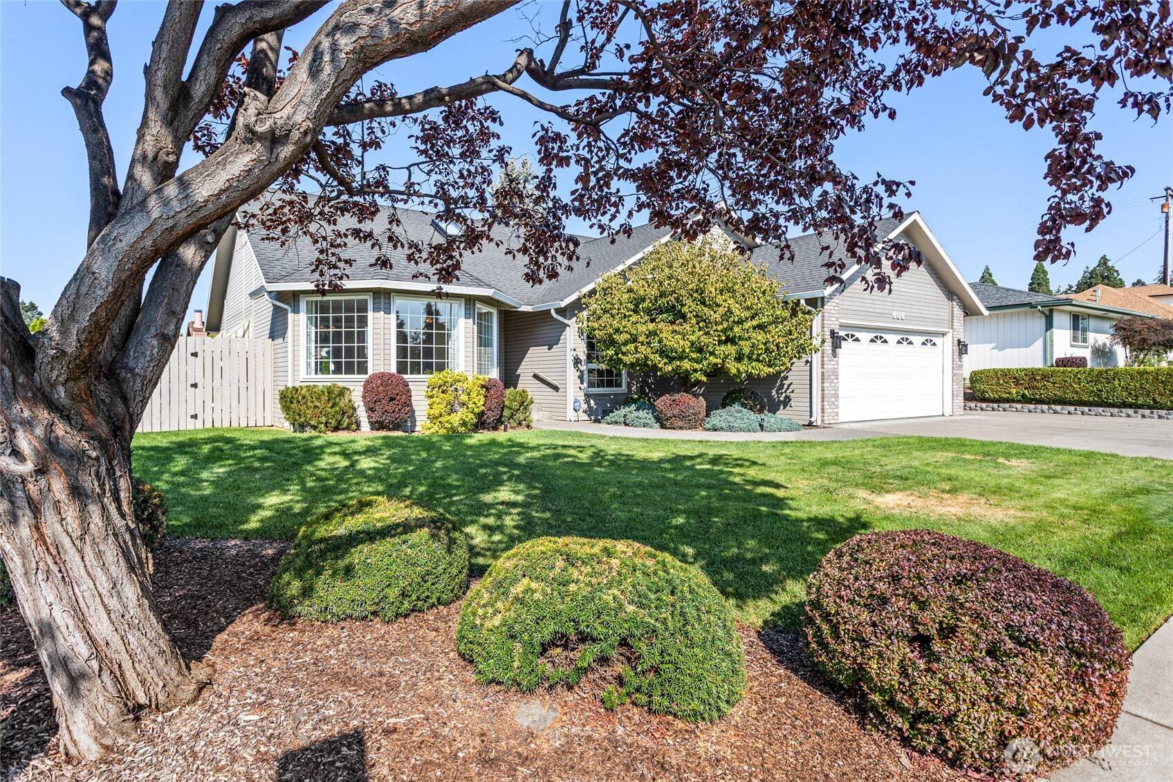 606 S 56th AVE, Yakima, WA 98908