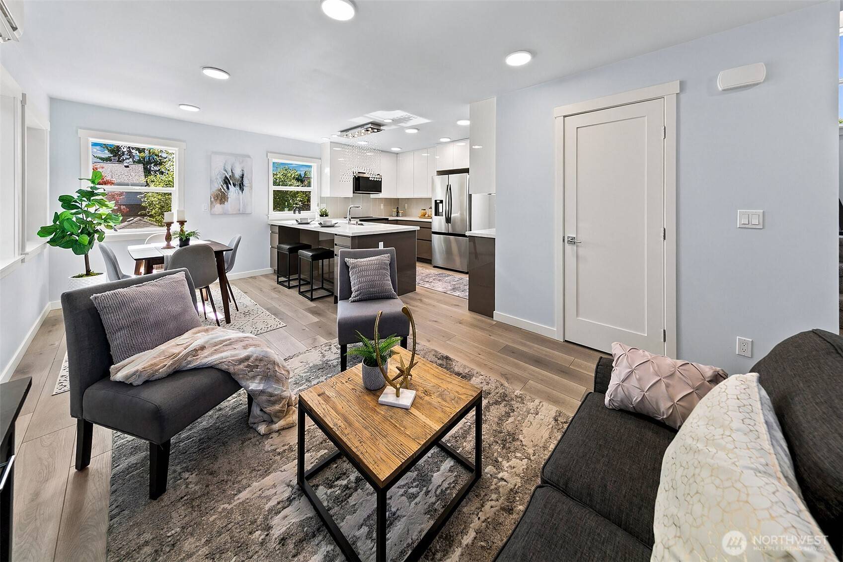 332 NE Elk PL, Seattle, WA 98115