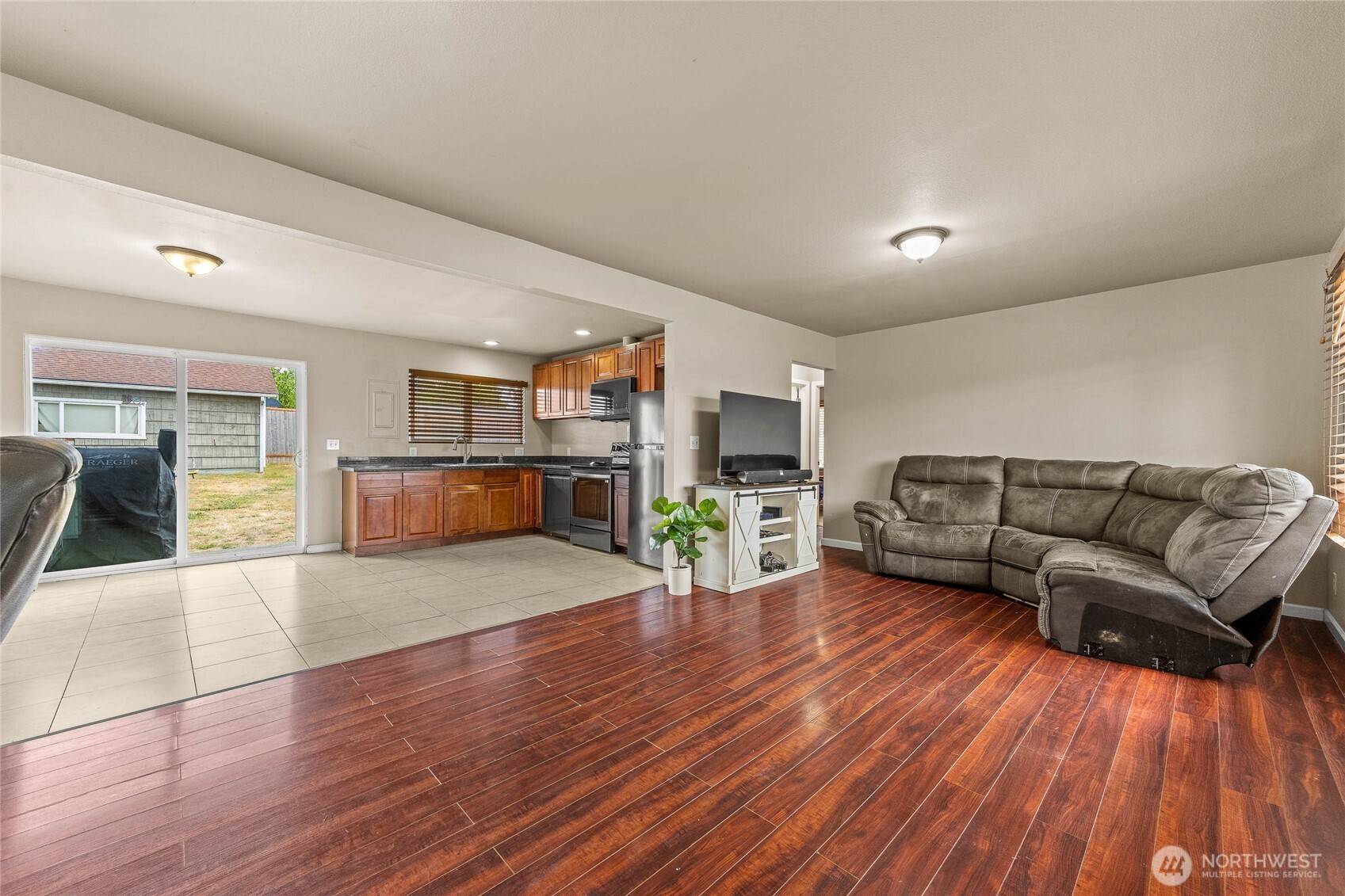 5911 S Thompson AVE, Tacoma, WA 98408
