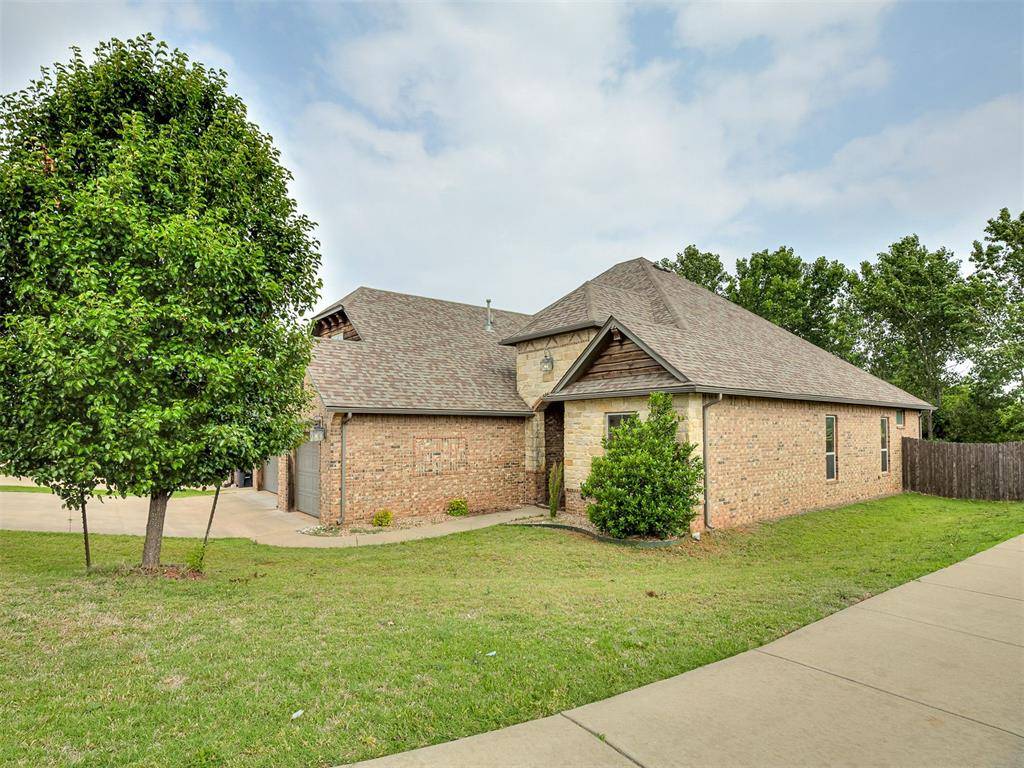 2613 NE 14th ST, Moore, OK 73160