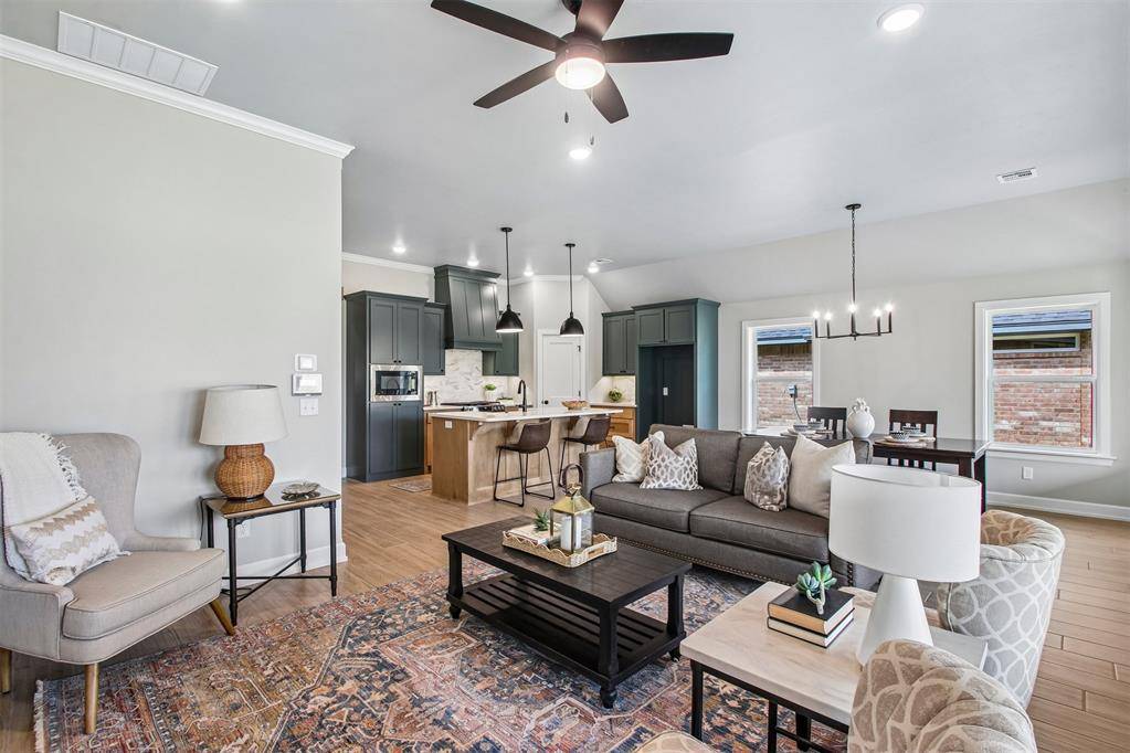 4817 Sundowner LN, Edmond, OK 73034