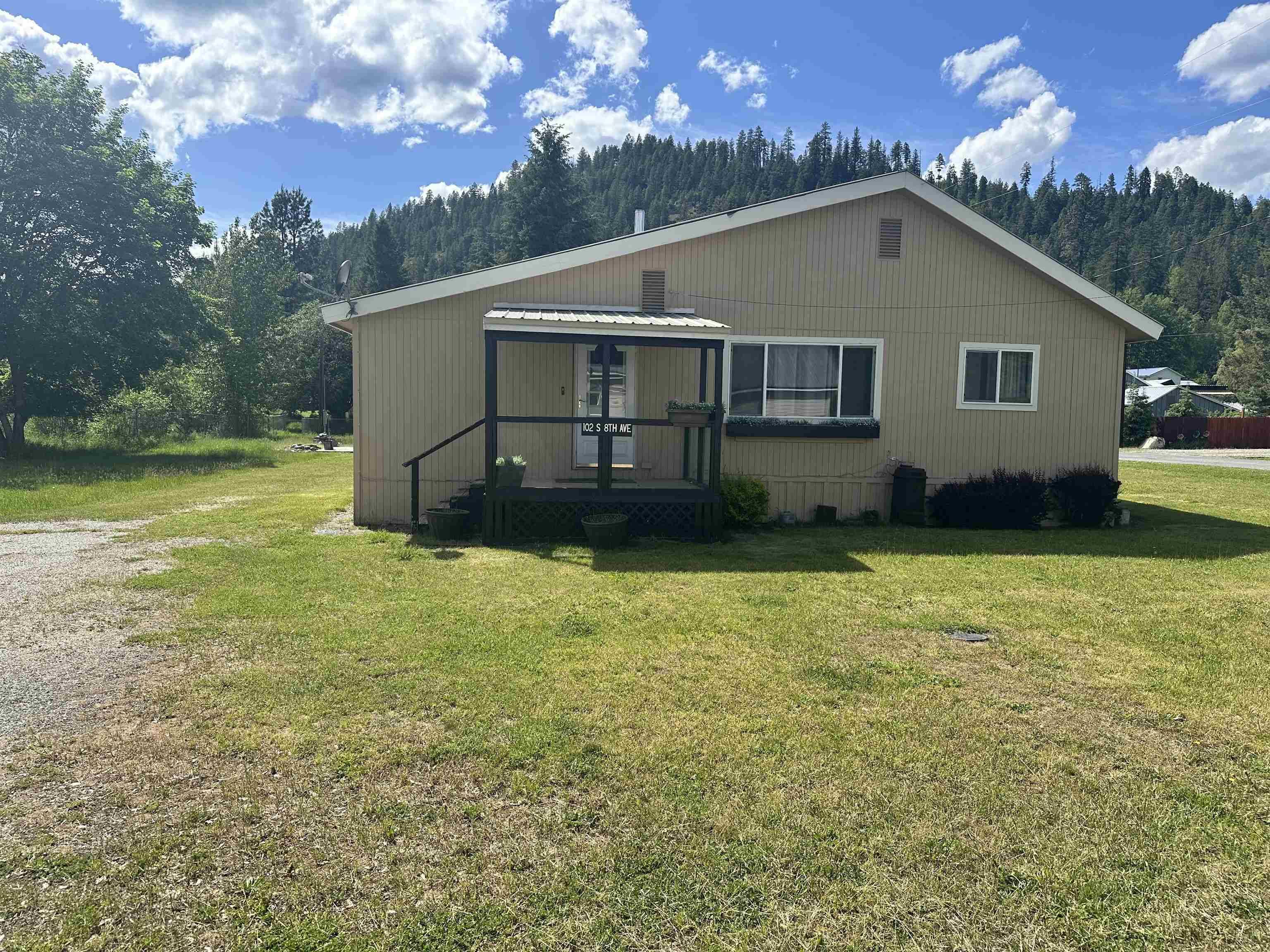 102 S 8th Ave, Ione, WA 99139