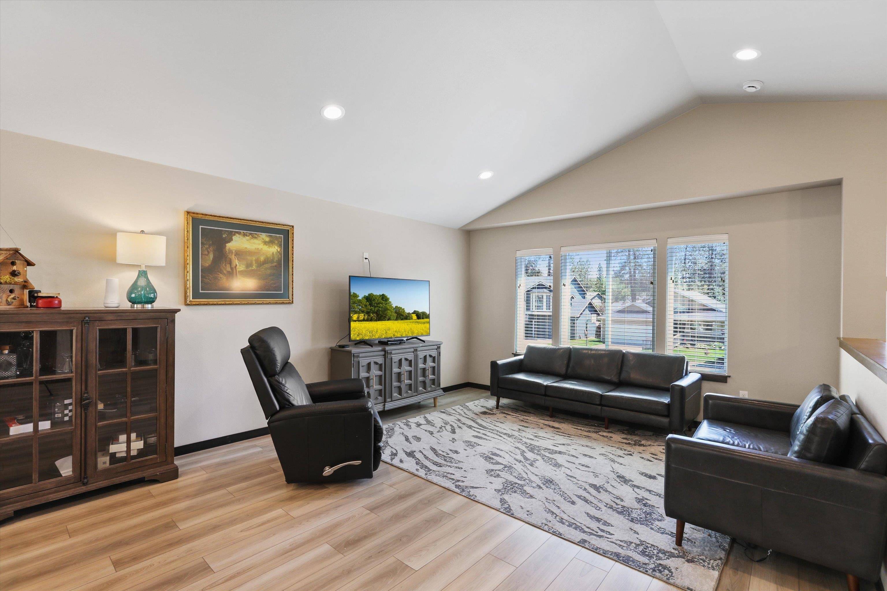 16105 N Gleneden Dr, Spokane, WA 99208