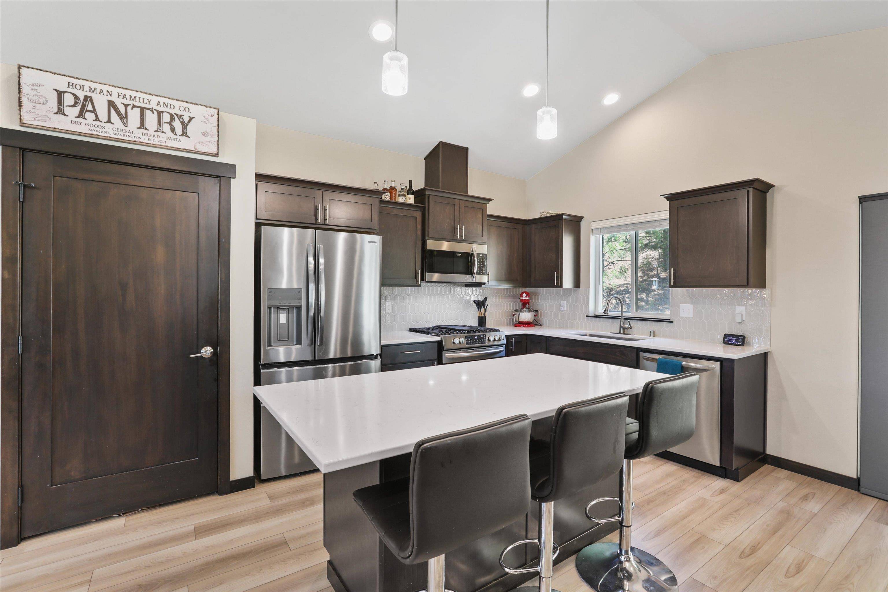 16105 N Gleneden Dr, Spokane, WA 99208